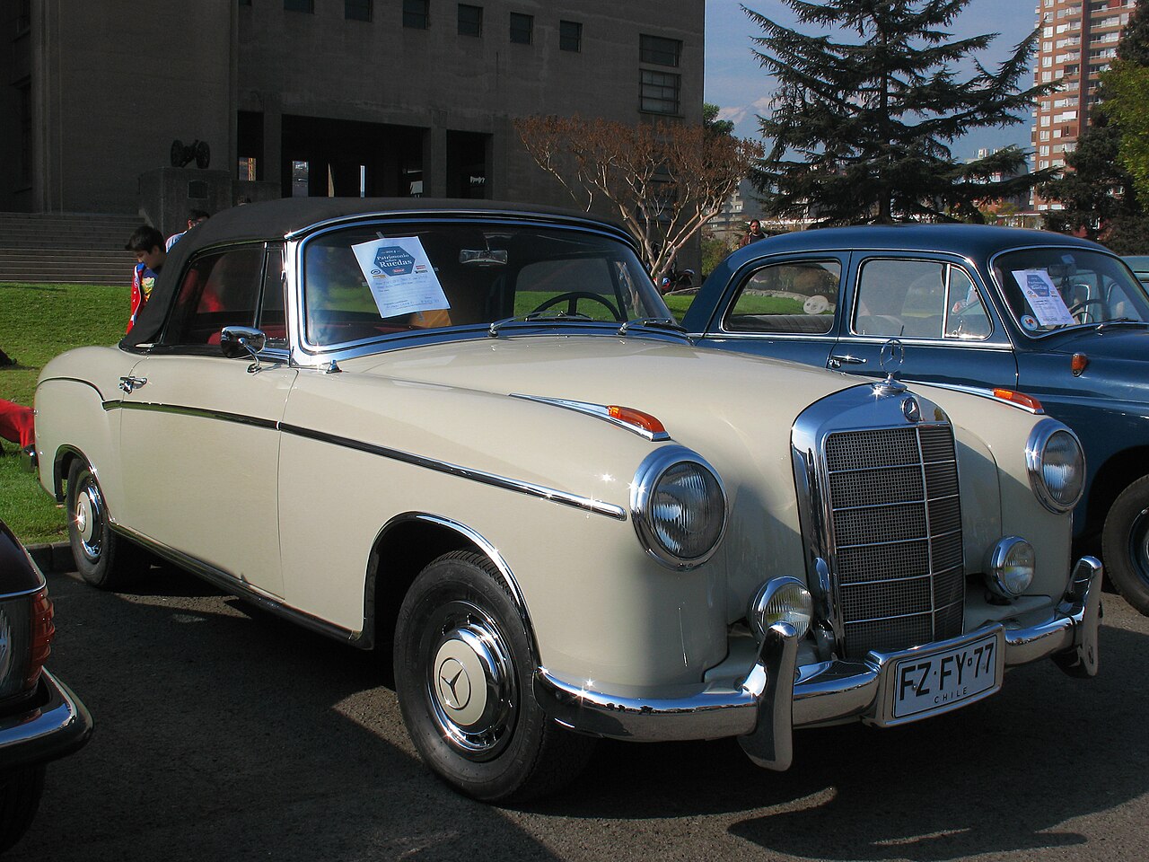 Mercedes-Benz 220 S W180
