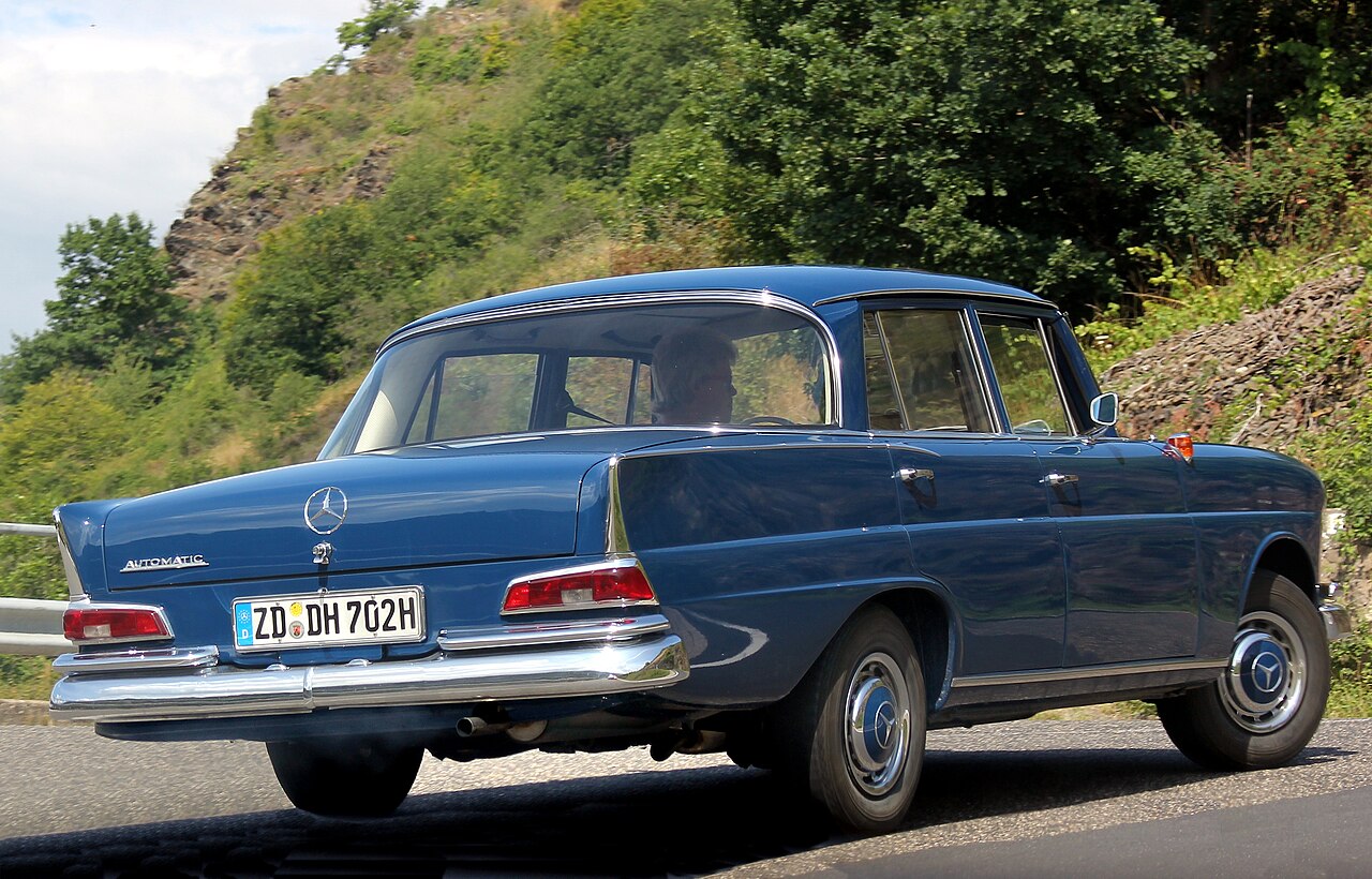 Mercedes-Benz 190 190c W110