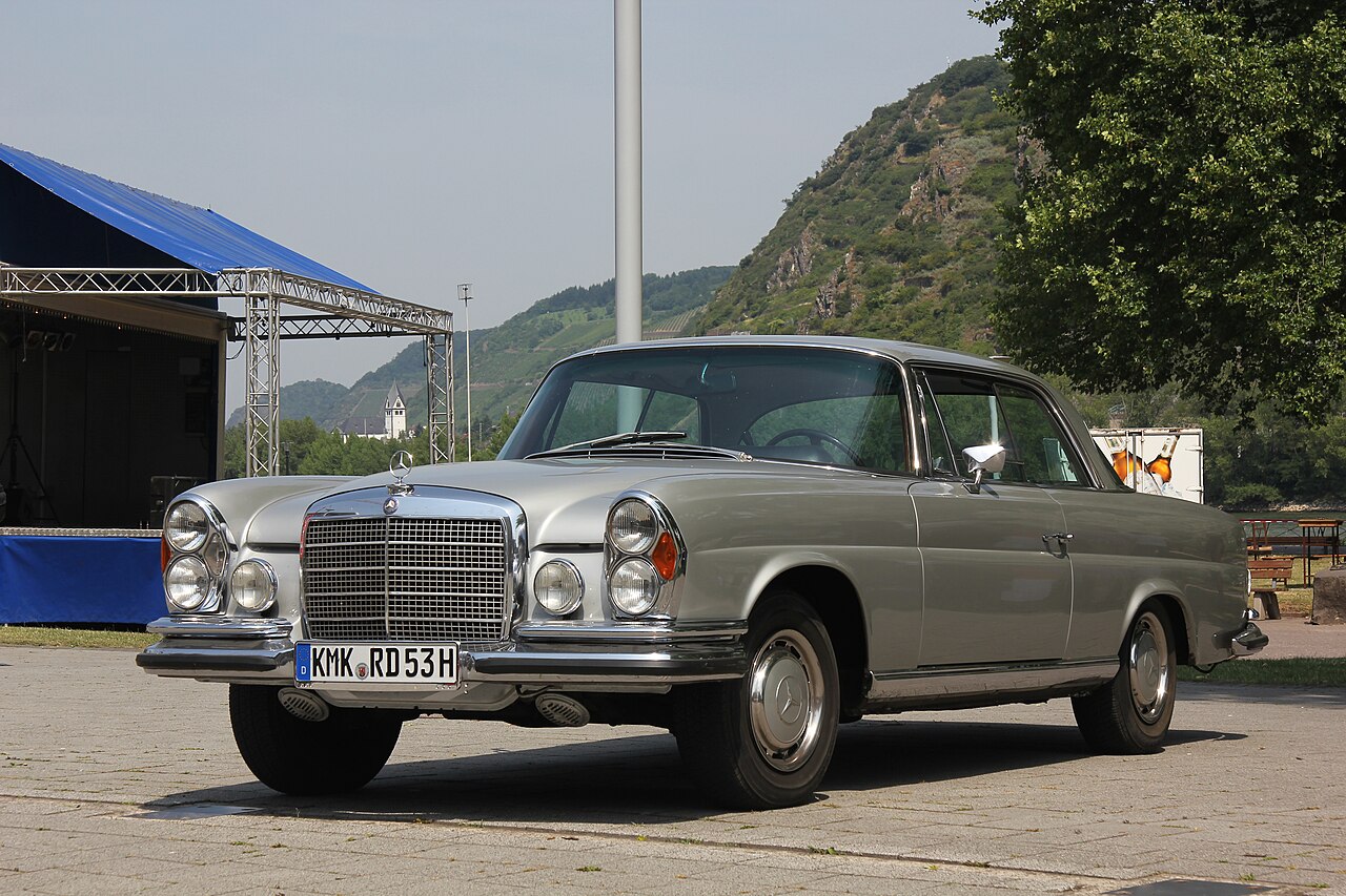 Mercedes-Benz 280 SE W111