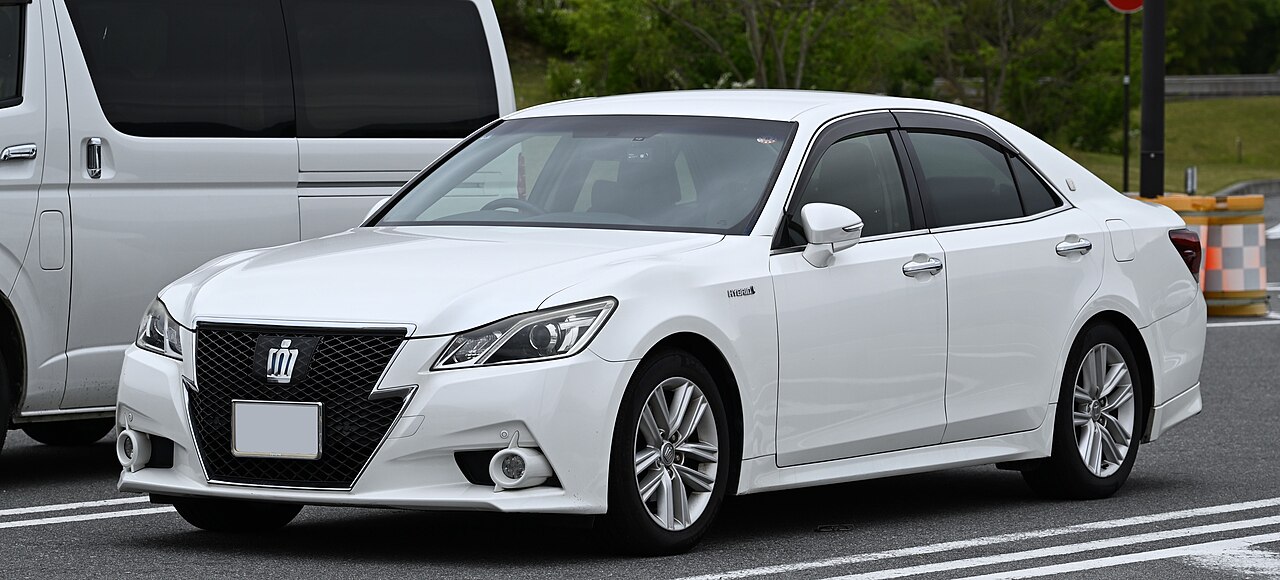 Toyota Crown S210 Royal Saloon 2.5 4GR-FSE