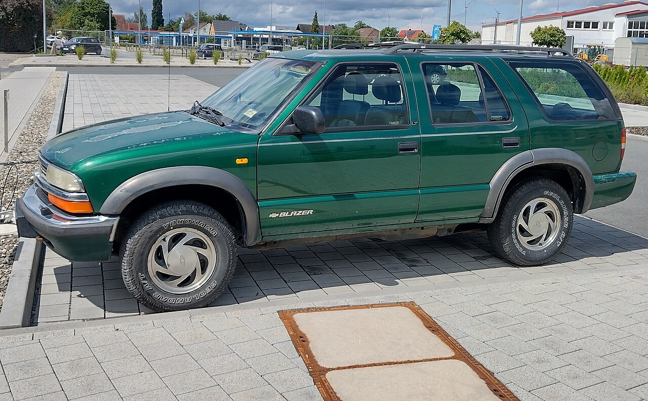 Chevrolet Blazer S-10 Blazer 4.3 V6 4WD LT 4-Door 2nd gen