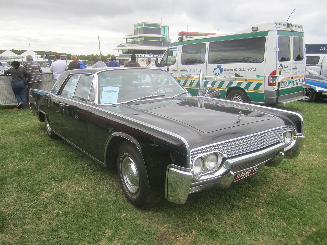 Lincoln Continental 7.0 V8 suicide doors