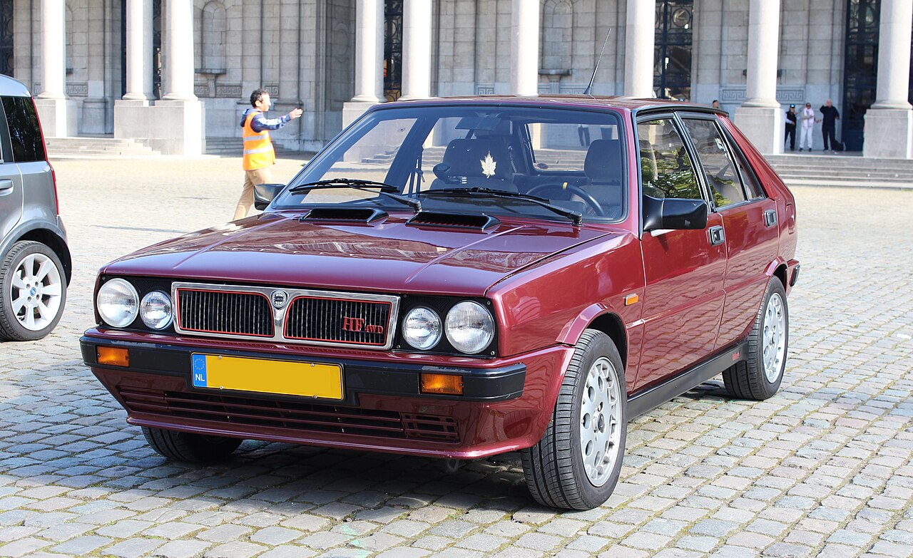 Lancia Delta HF Integrale 16v 831