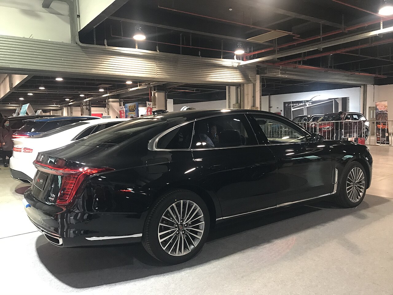 Hongqi H9 2.0T Mild Hybrid DCT