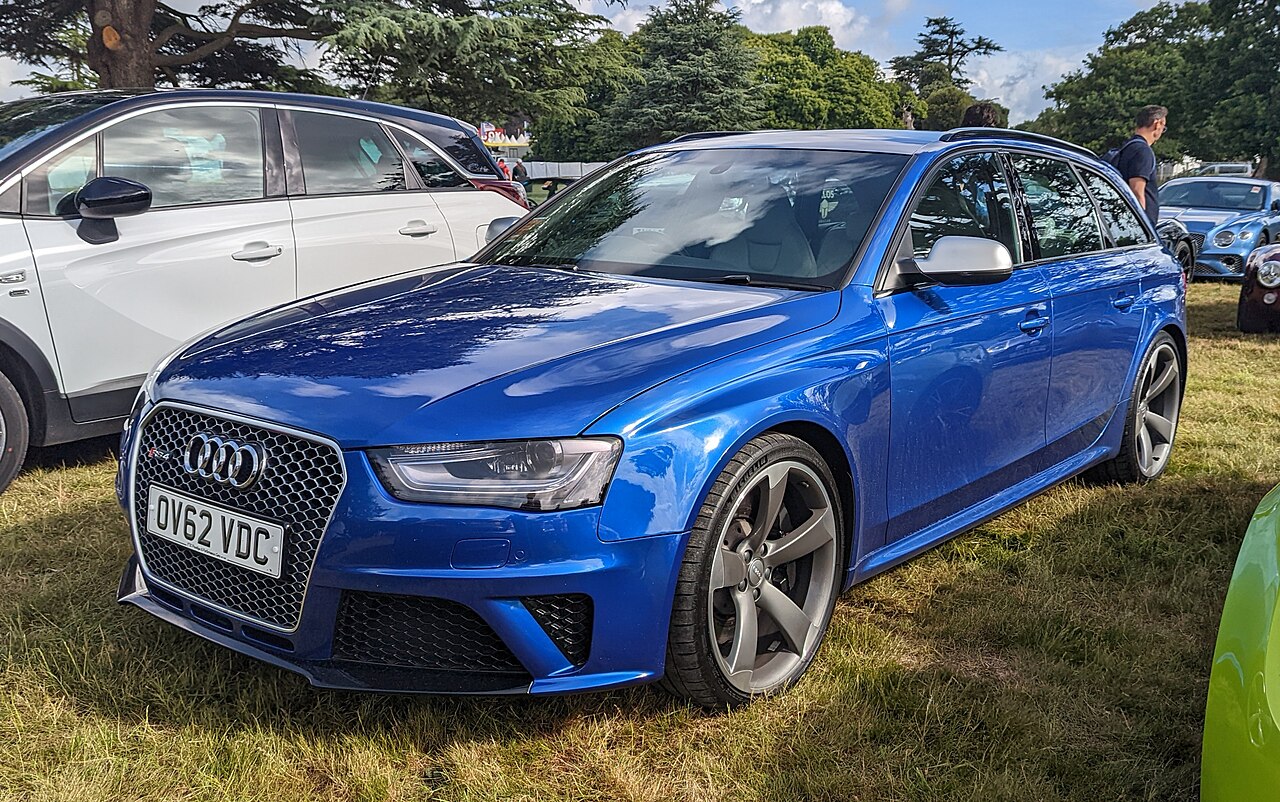 Audi RS4 B8 4.2 FSI V8 quattro