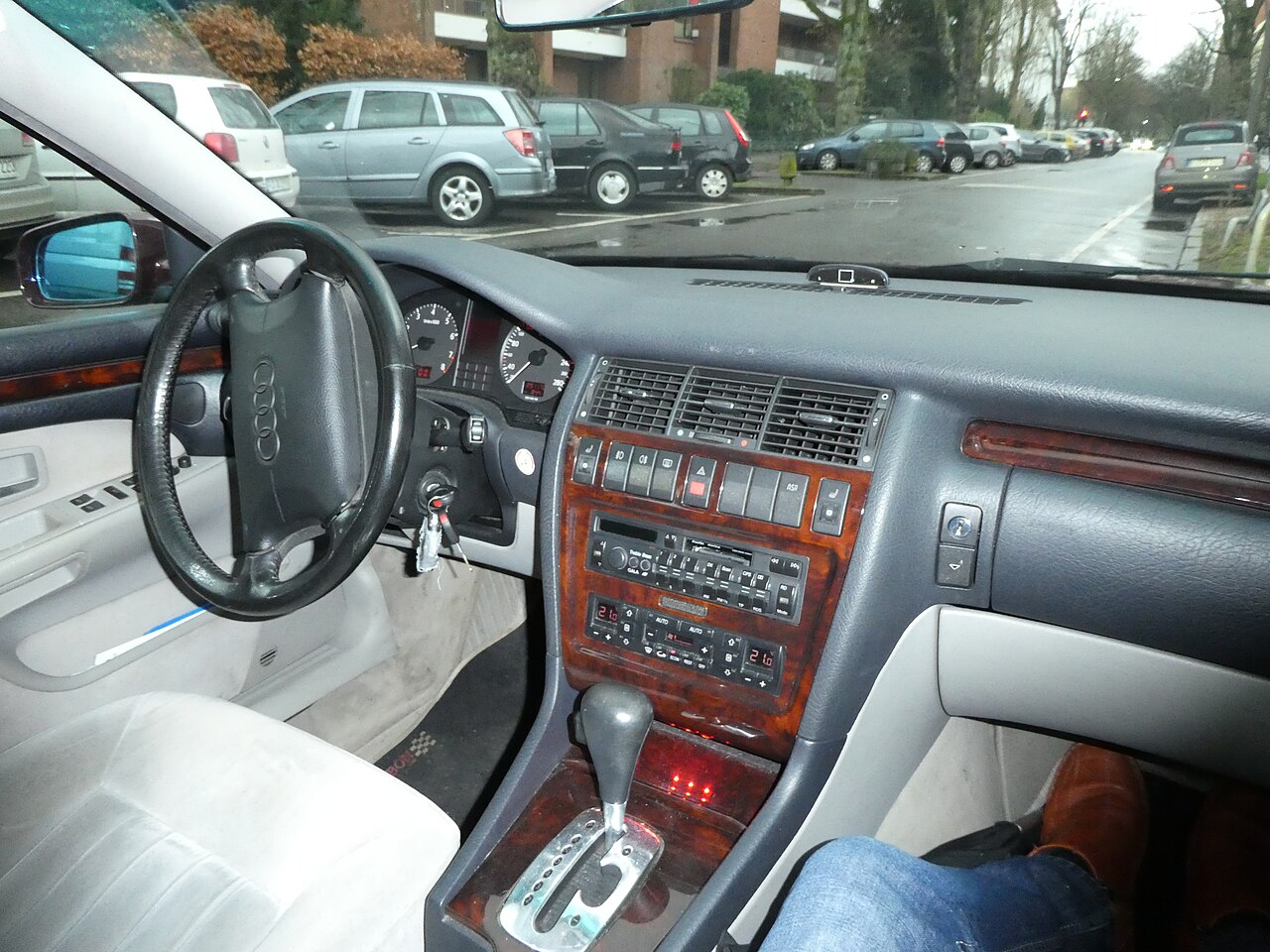 Audi A8 D2 3.7 quattro
