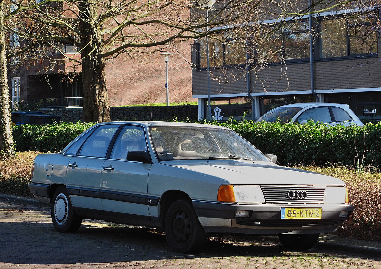 Audi 100 C3 2.2