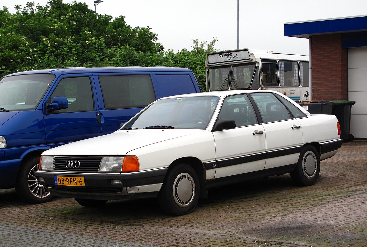 Audi 100 C3 2.3 E