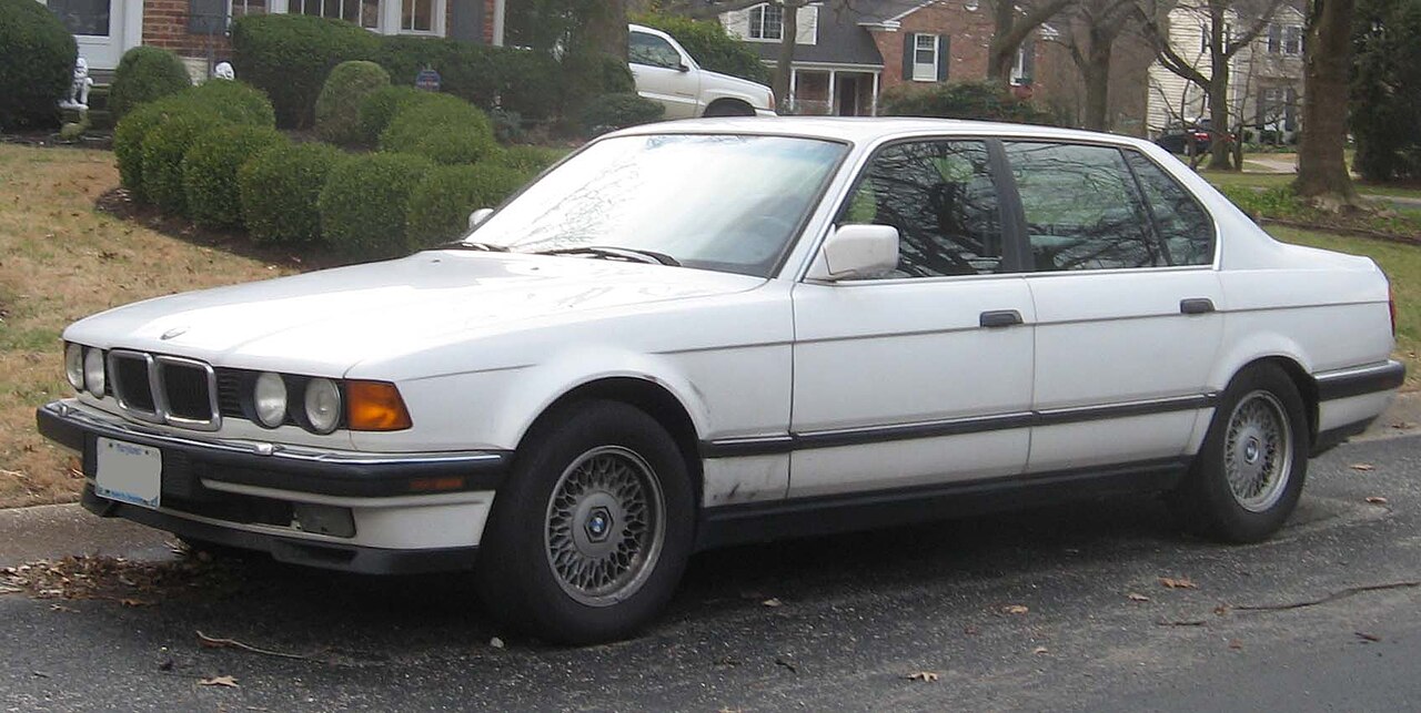 BMW 7er E32 740i V8