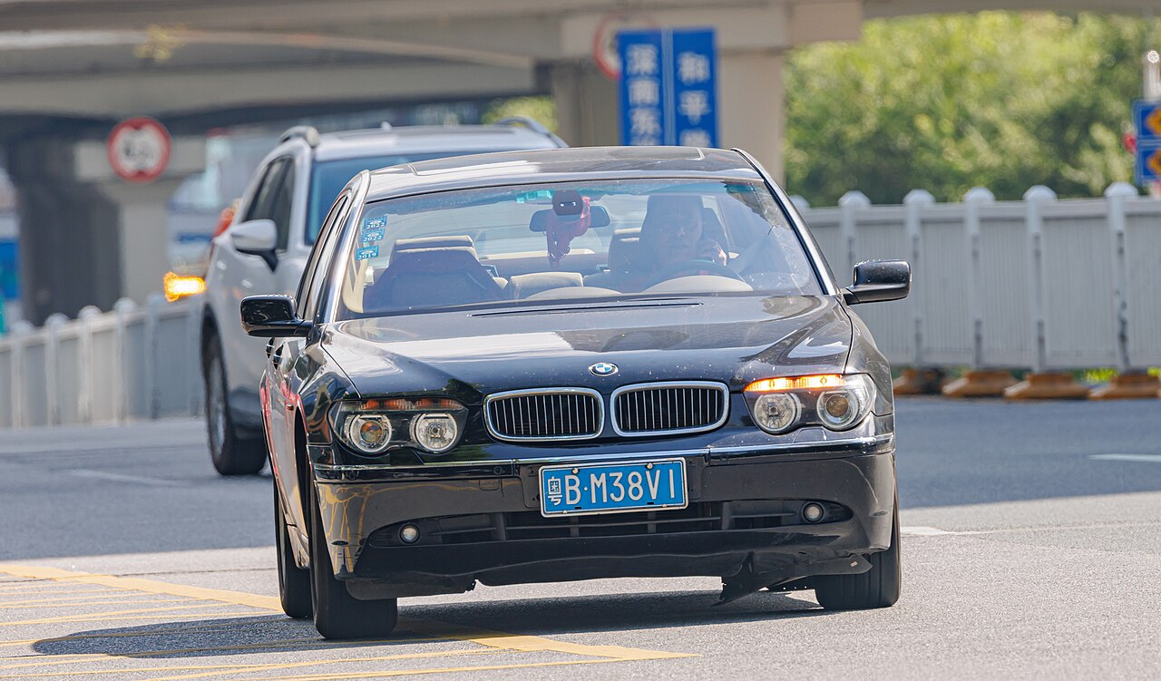 BMW 7er E65 745i V8