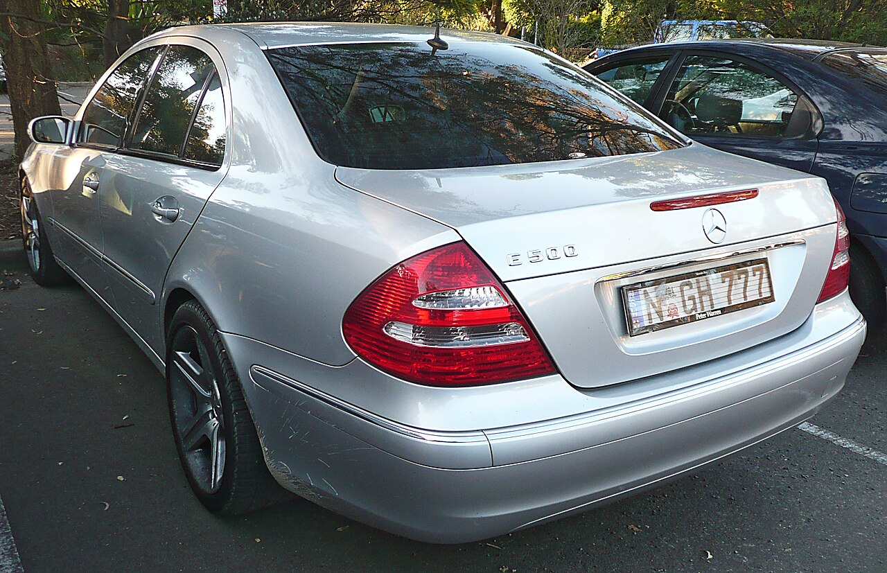 Mercedes-Benz E500 W211