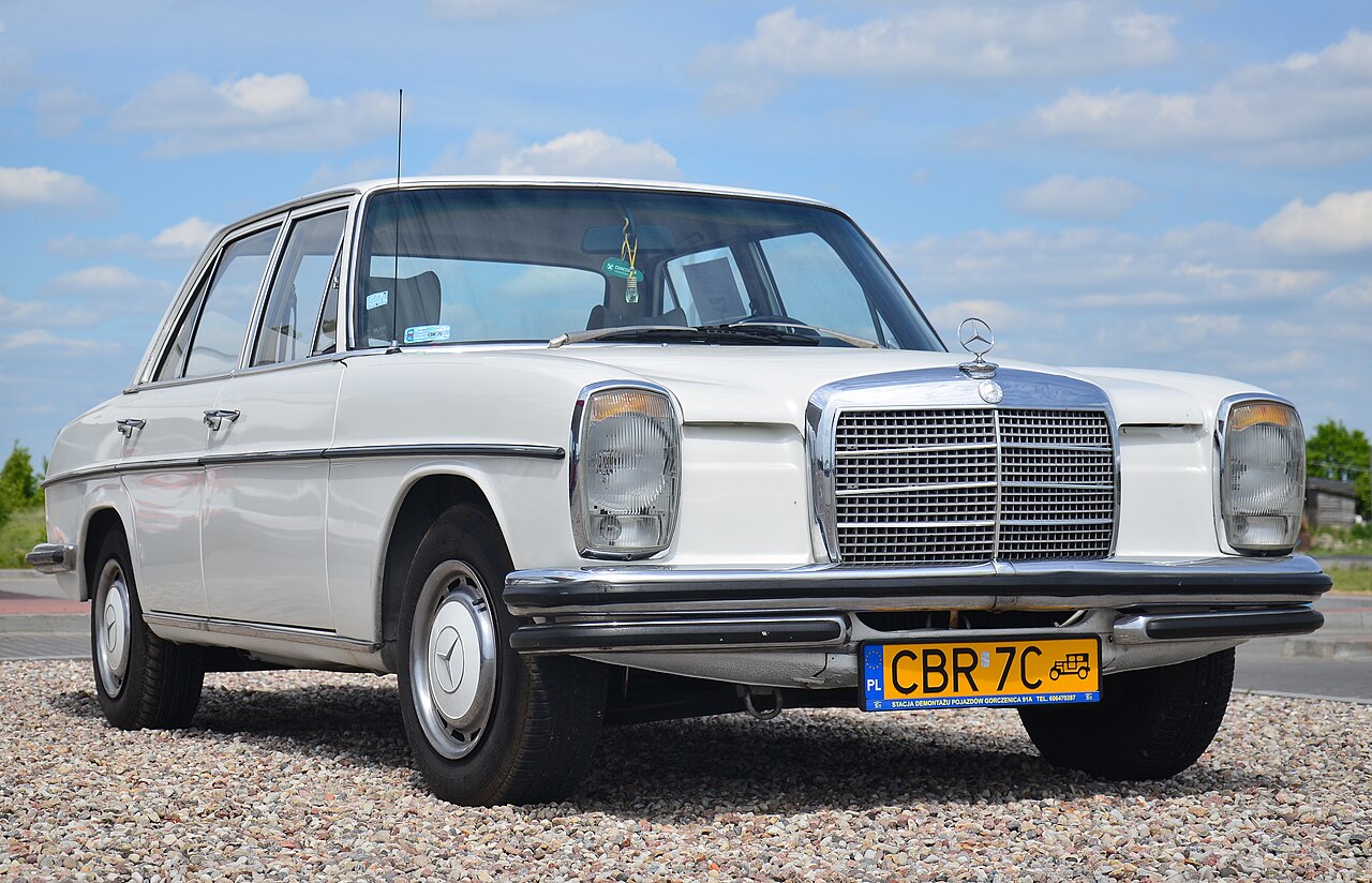 Mercedes-Benz /8 220D W115