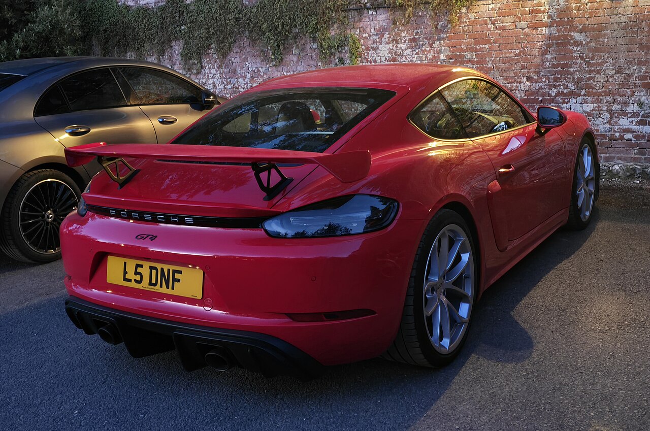 Porsche Cayman 718 Cayman GT4 982