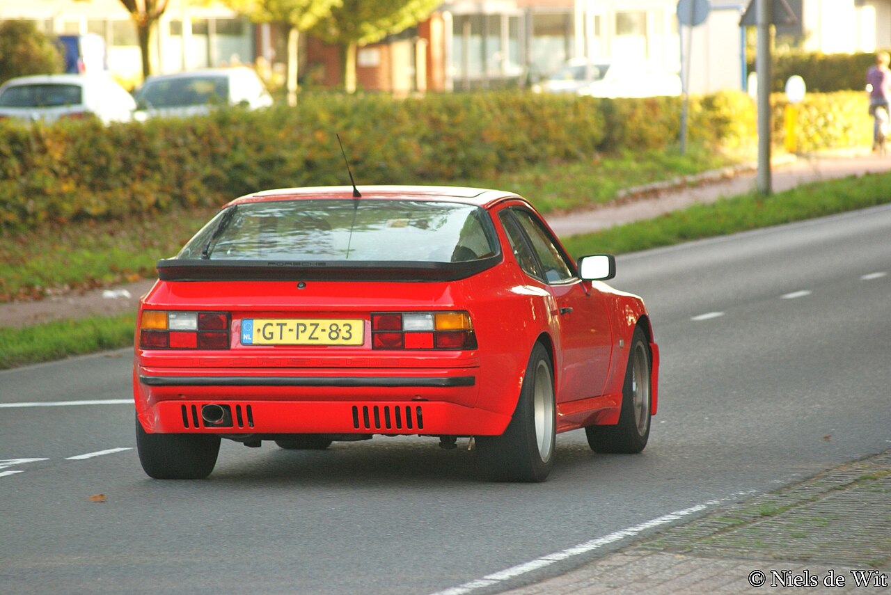 Porsche 944