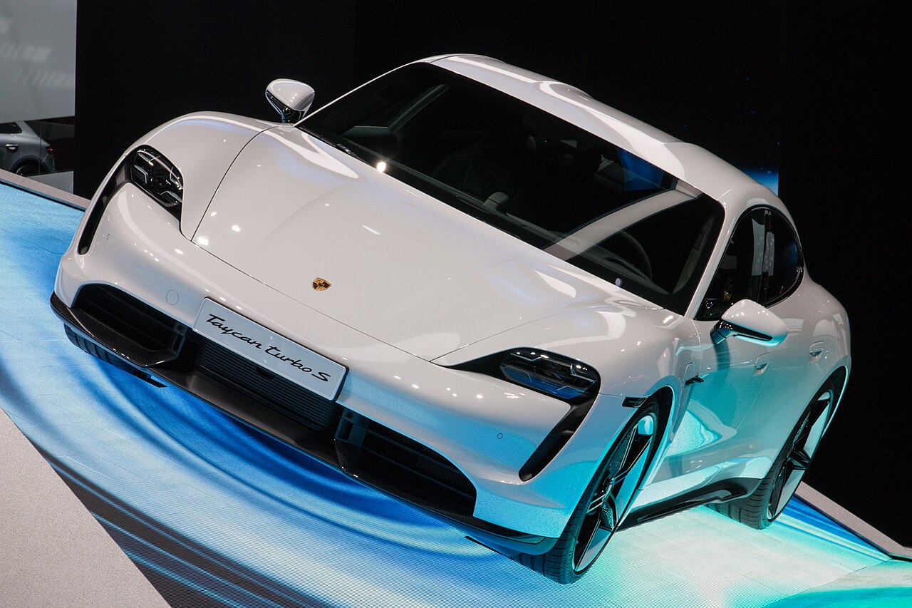 Porsche Taycan Turbo S 93.4 kWh AWD