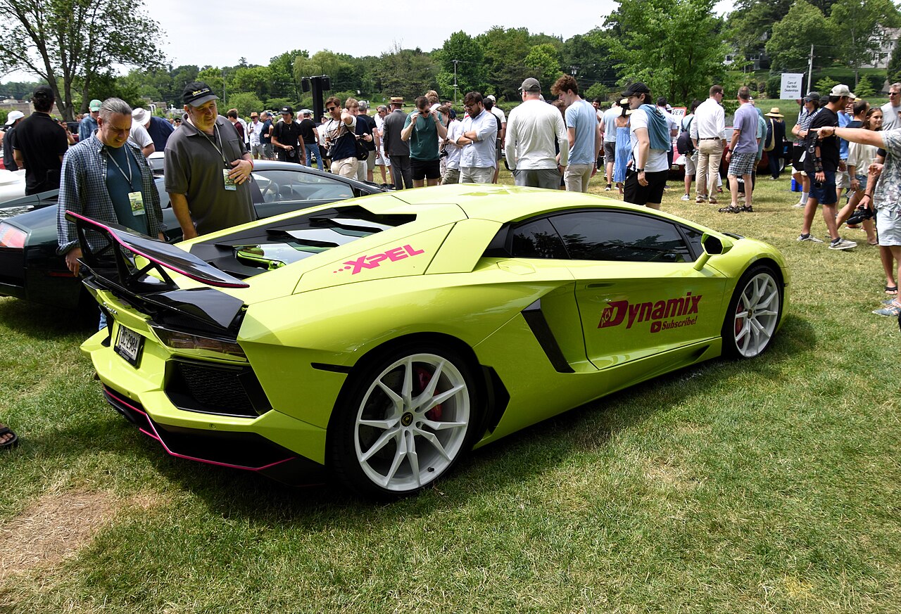 Lamborghini Aventador LP 700-4 6.5 V12