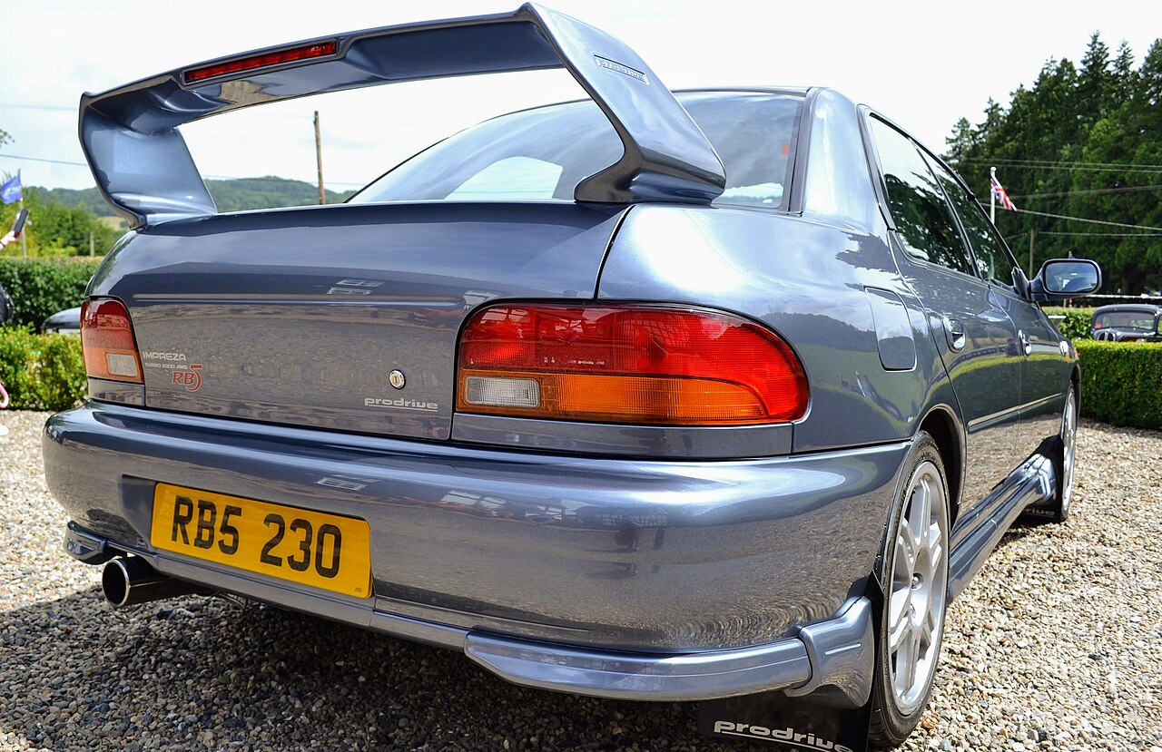 Subaru Impreza 1.6i GK/GT