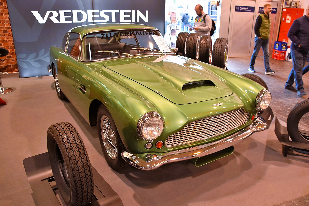 Aston Martin DB4 3.7
