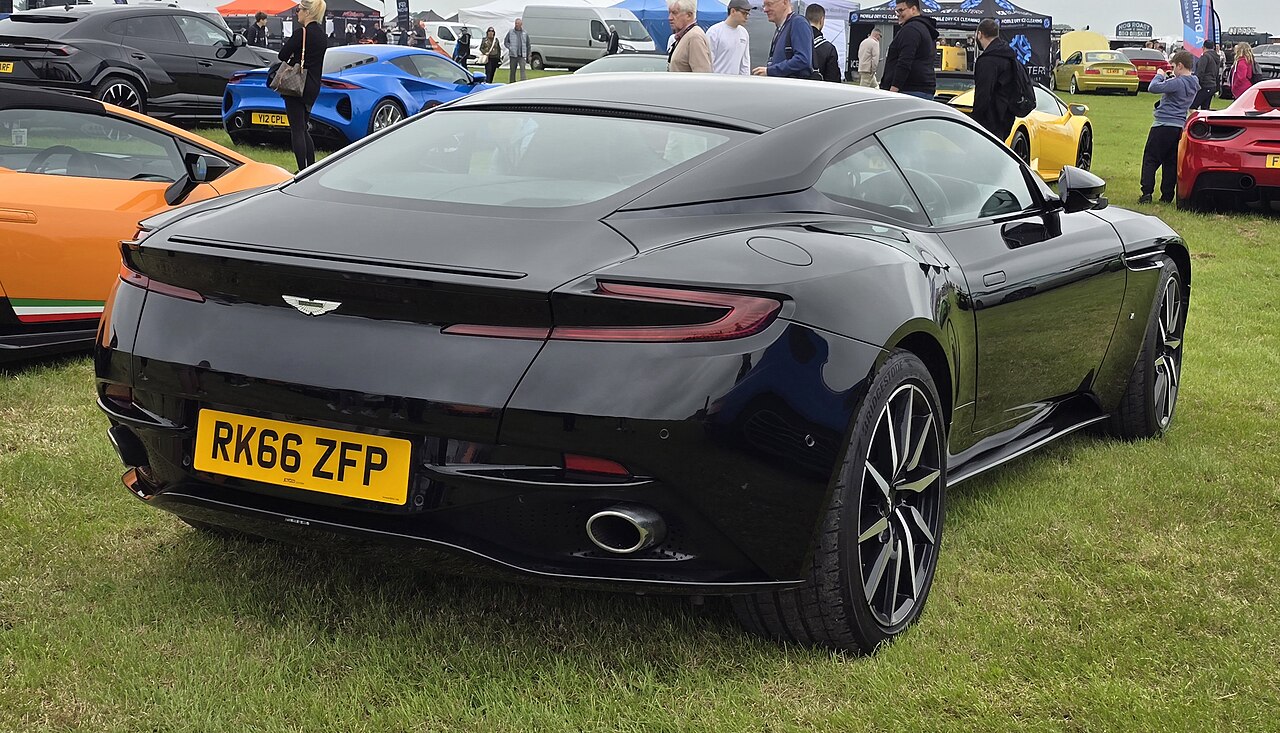 Aston Martin DB11 V12