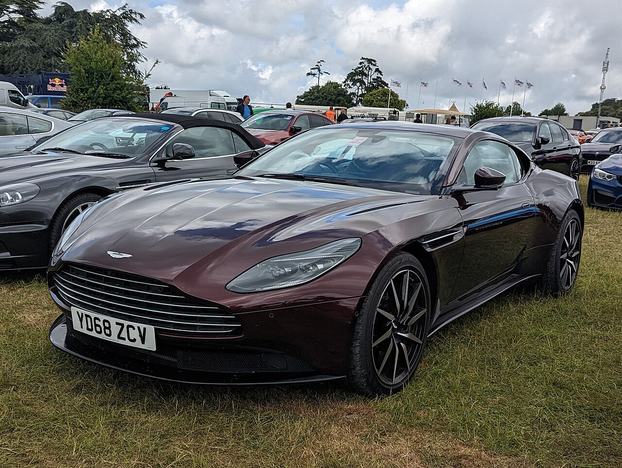 Aston Martin DB11 Volante V8
