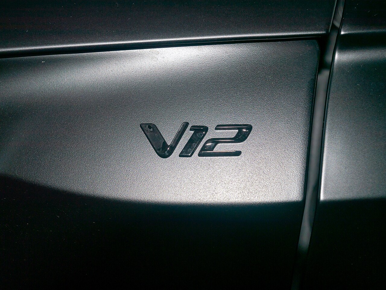 Aston Martin V12 Vantage