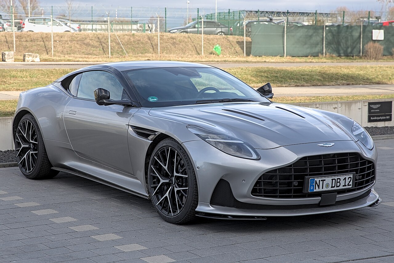 Aston Martin DB12 V8