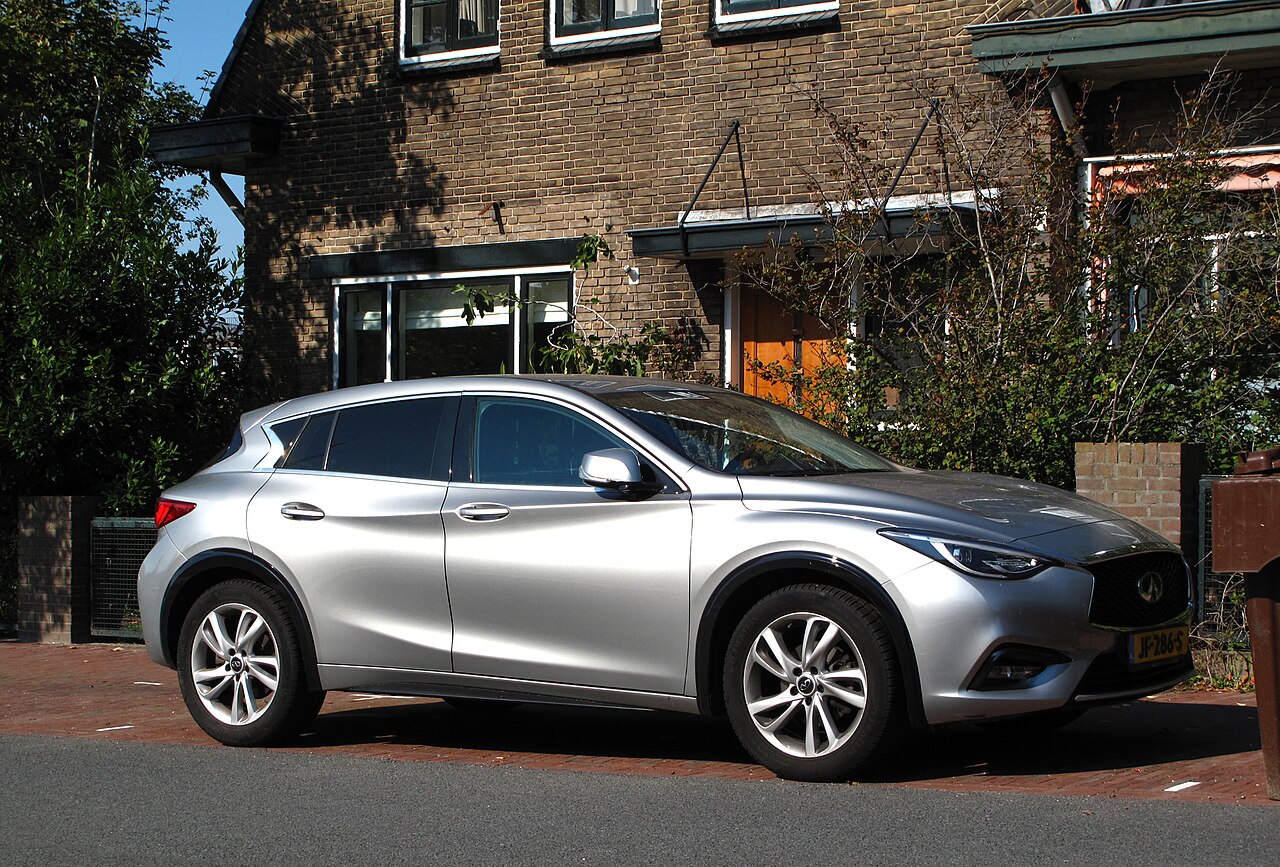 Infiniti Q30 2.0t M270