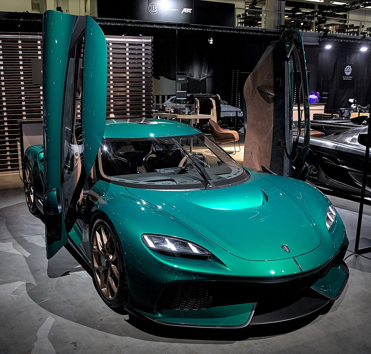 Koenigsegg Gemera 2.0 I3 TT + Elektro