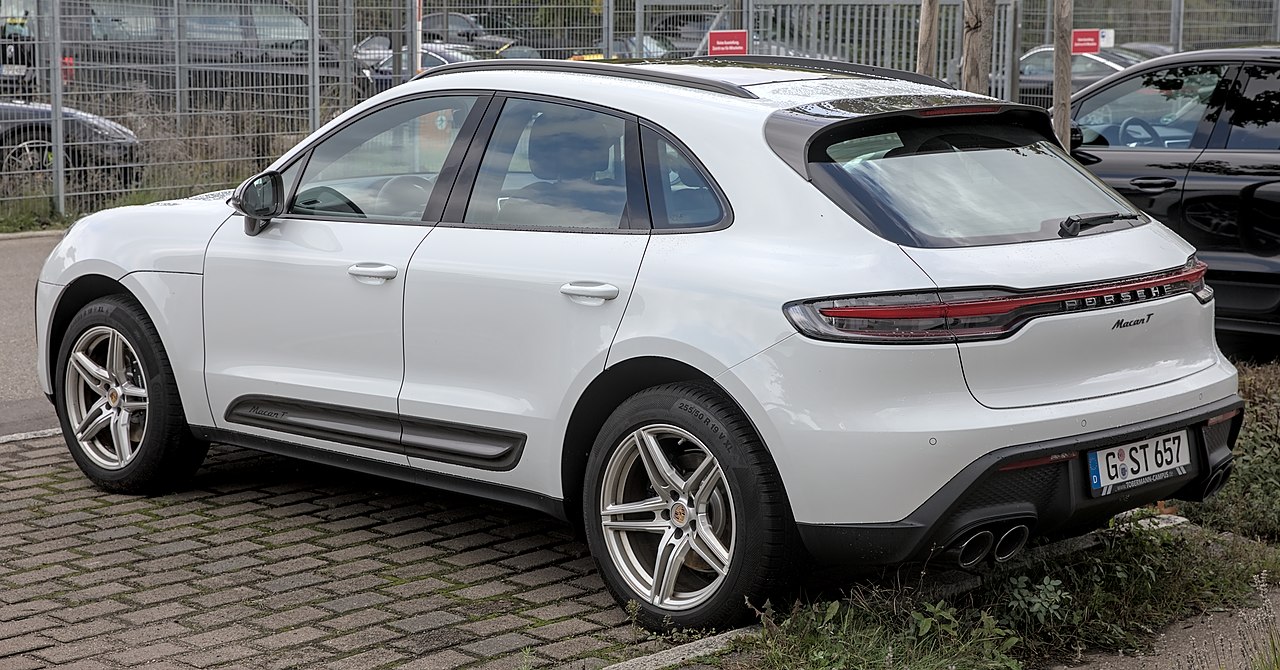 Porsche Macan T combustion