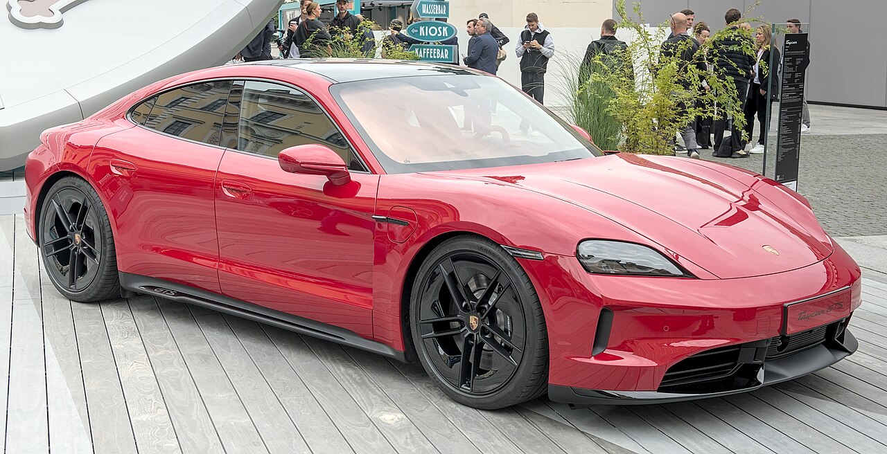Porsche Taycan Cross Turismo 4S facelift