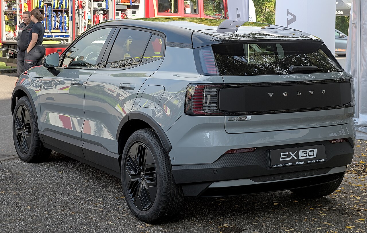 Volvo EX30 Cross Country Twin Motor Performance