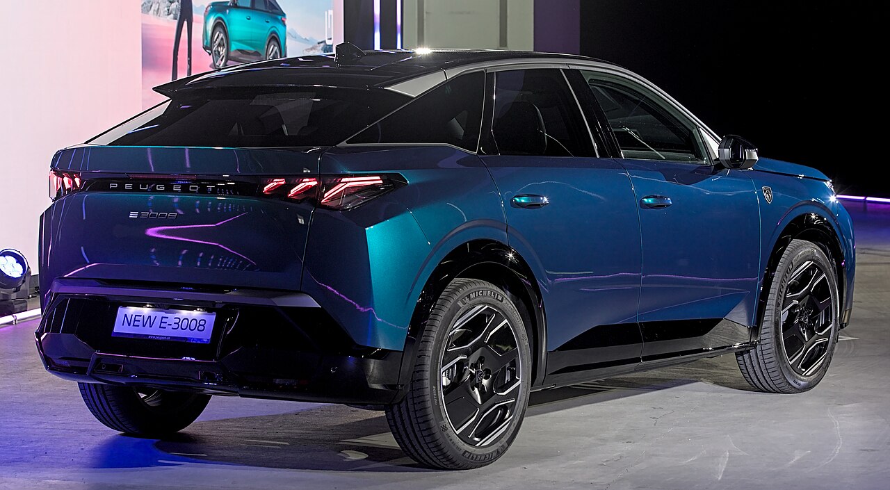 Peugeot e-3008 P64 BEV