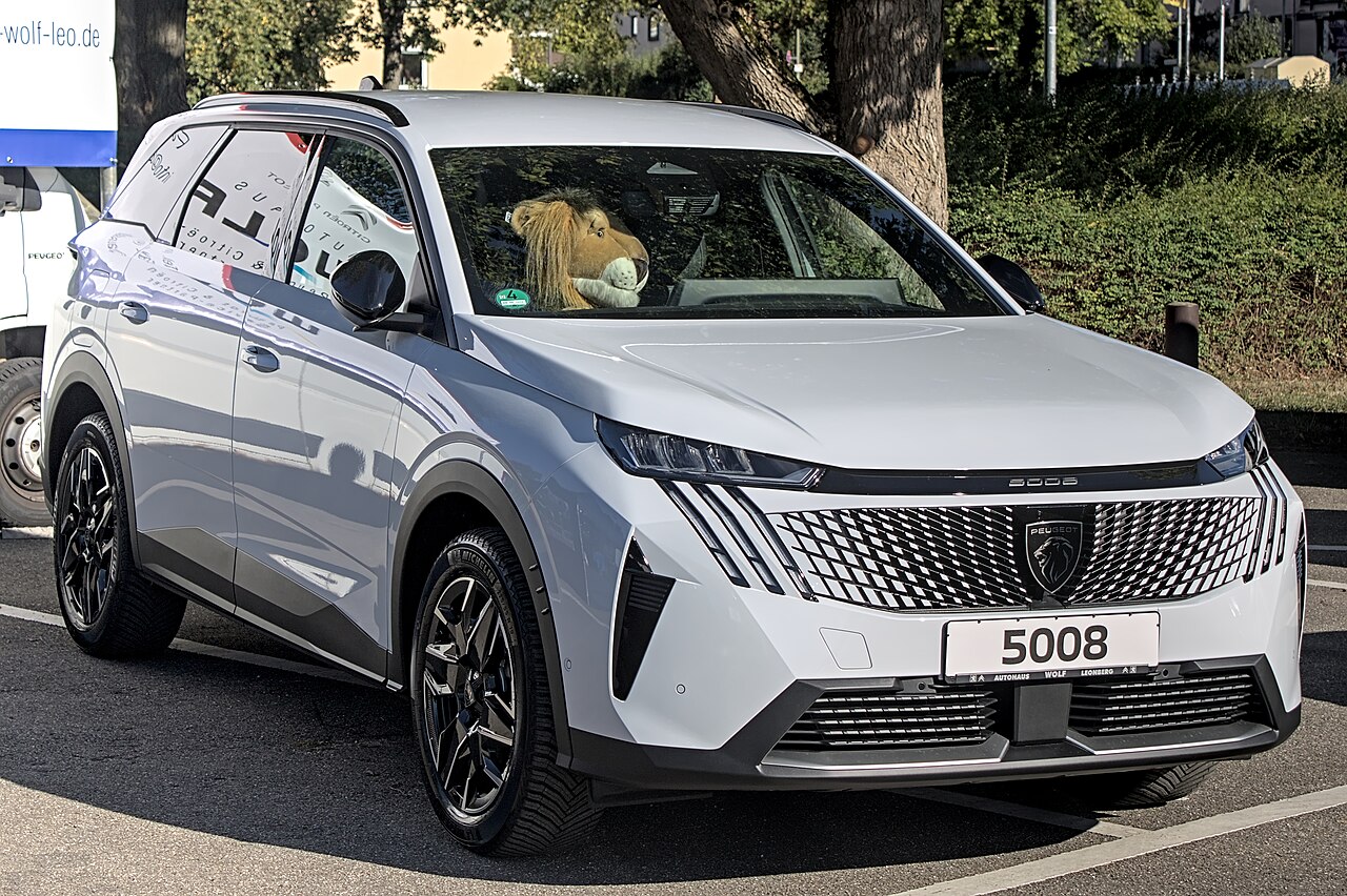 Peugeot 5008 III 1.2 Hybrid e-DCS6 P64 7-seat