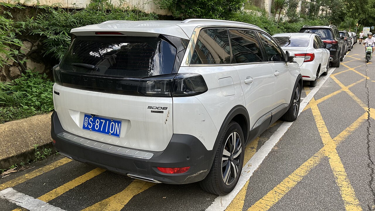 Peugeot e-5008 Long Range P64 BEV 7-seat