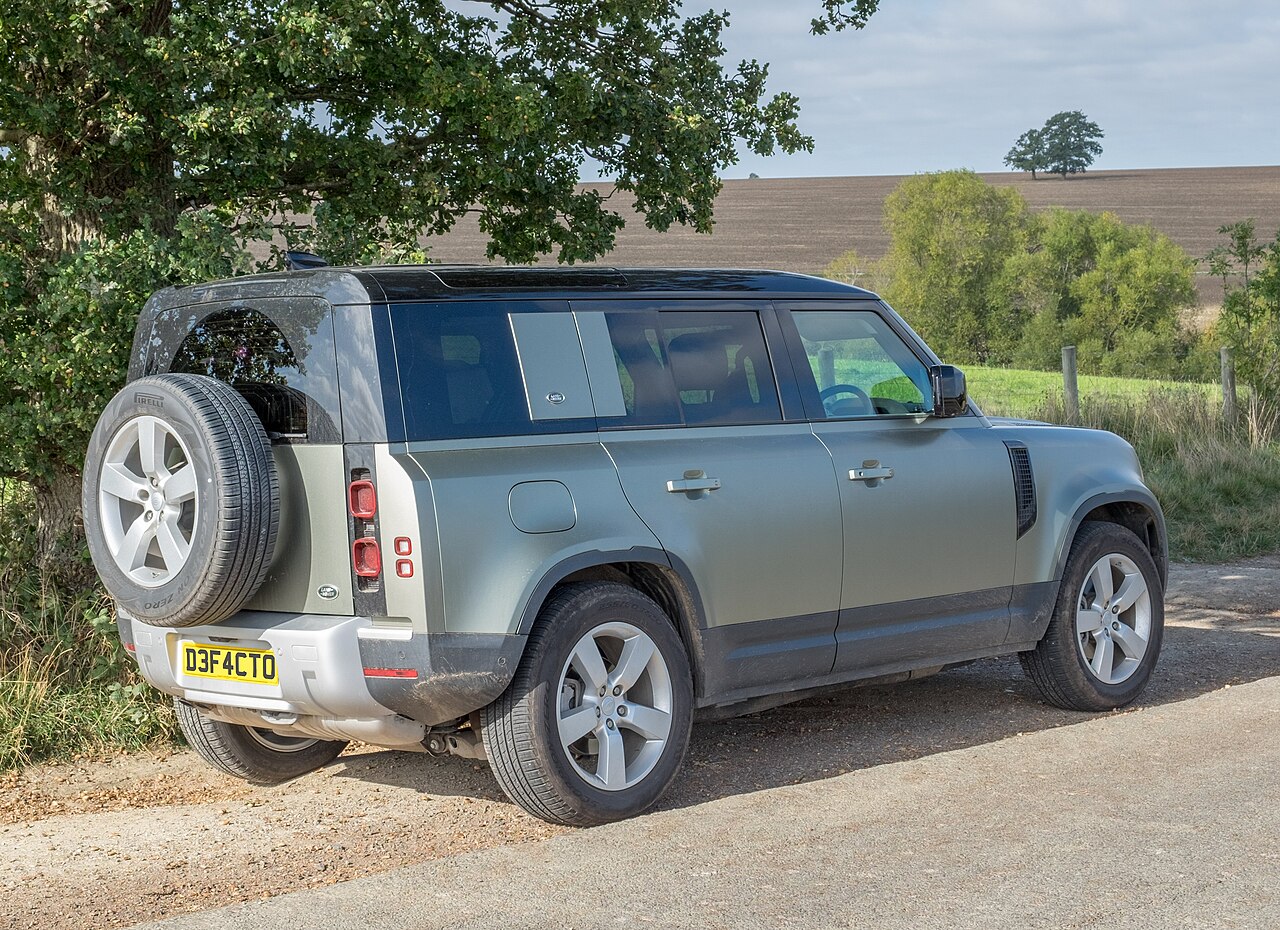 Land Rover Defender 110 D300 MHEV L663