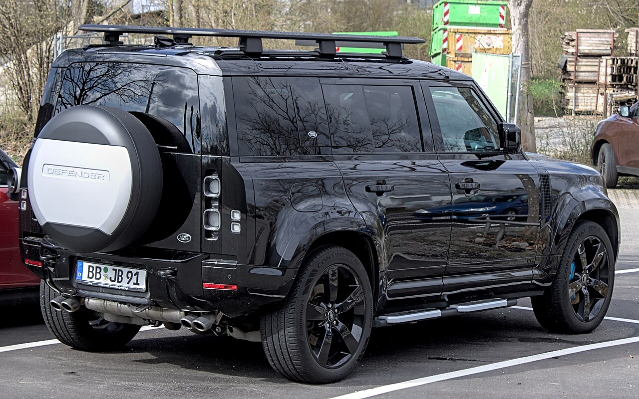 Land Rover Defender 130 D300 MHEV L663