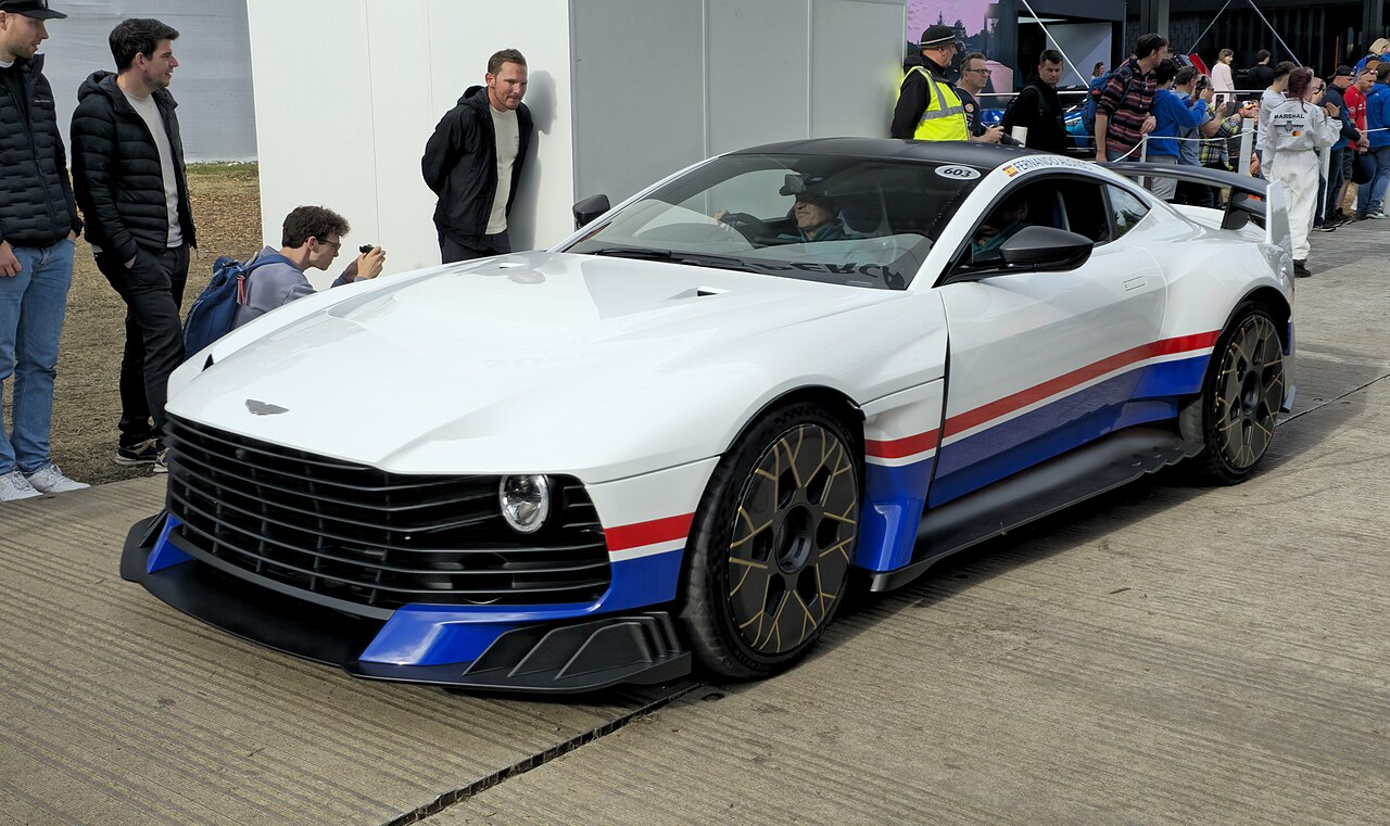 Aston Martin Valiant 5.2 V12 Twin-Turbo Manual