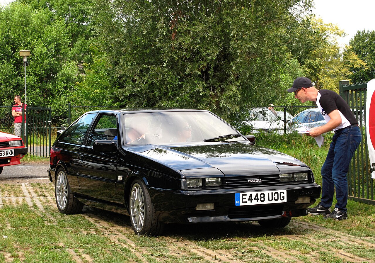 Isuzu Piazza XE Handling by Lotus