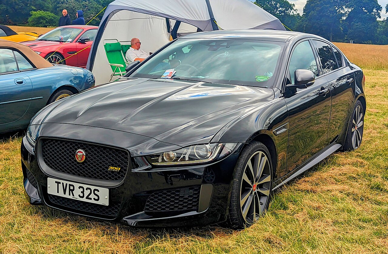 Jaguar XE 300 Sport 2.0 P300