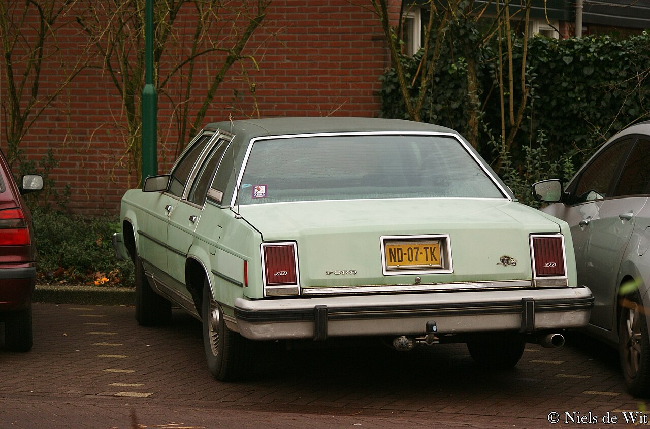 Ford LTD Country Squire