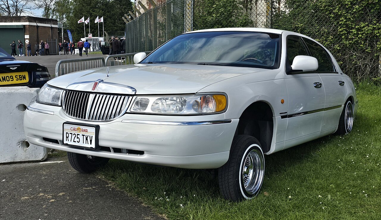 Lincoln Town Car Cartier