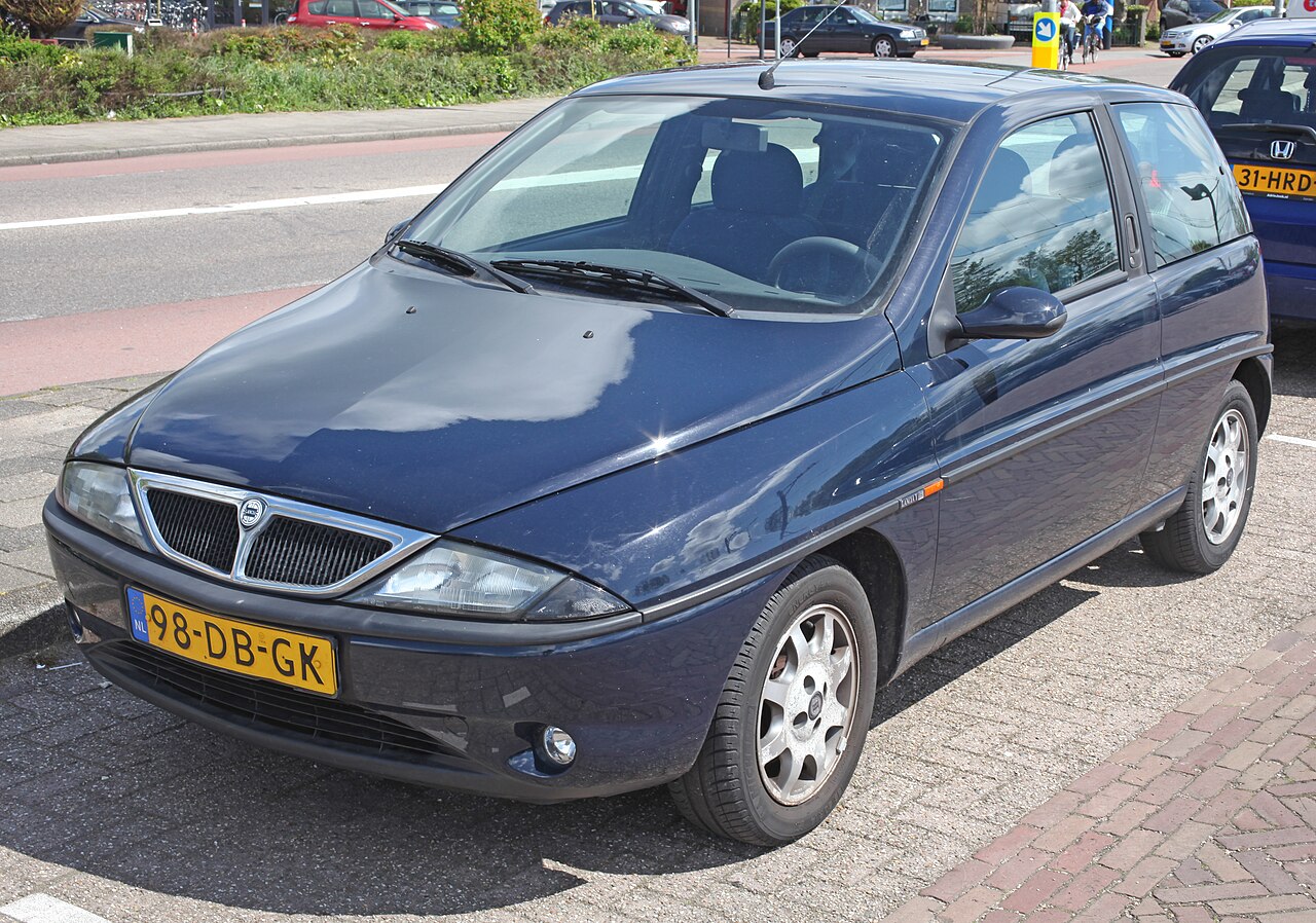 Lancia Ypsilon MOMO Design
