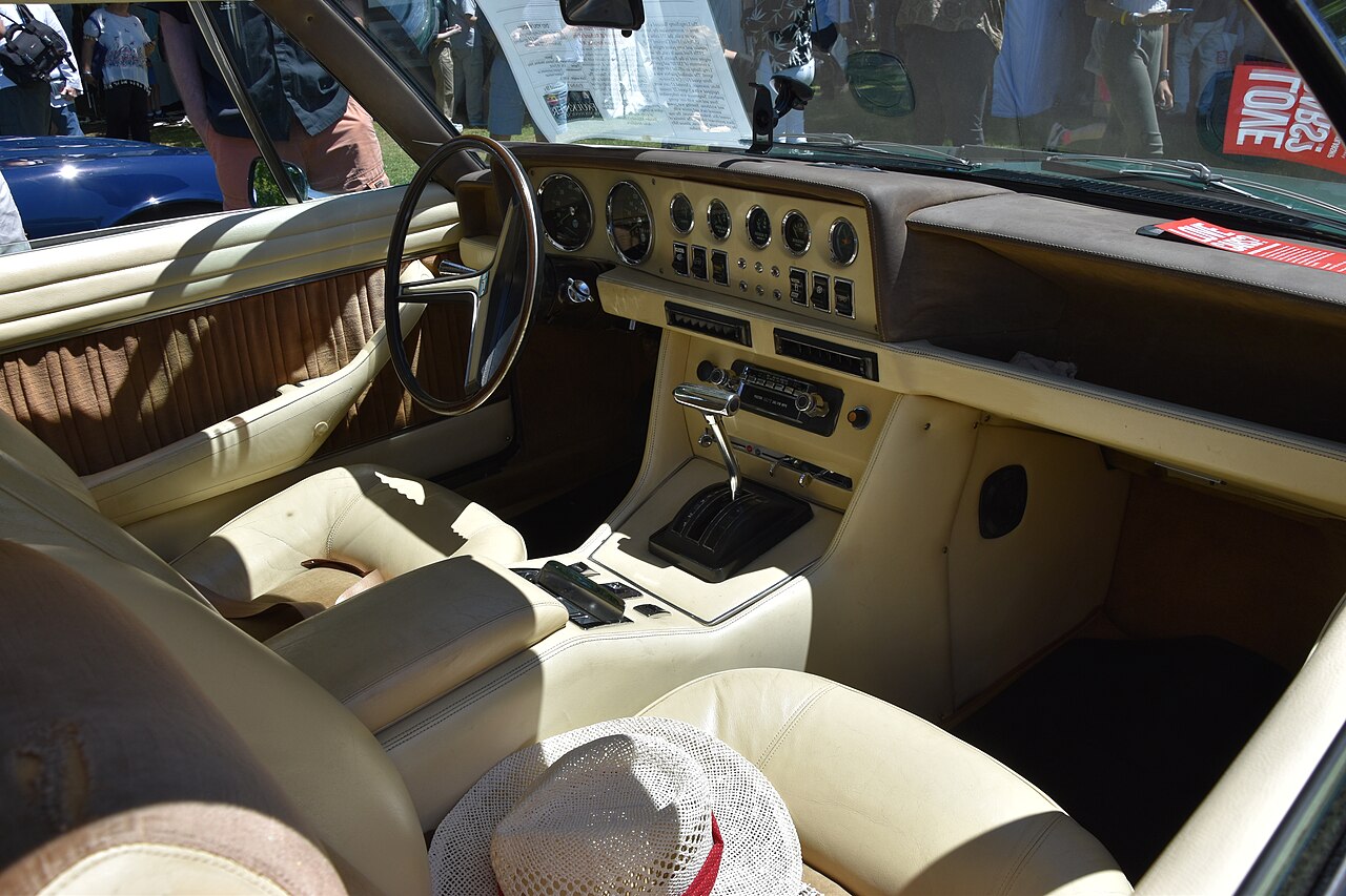 De Tomaso Longchamp
