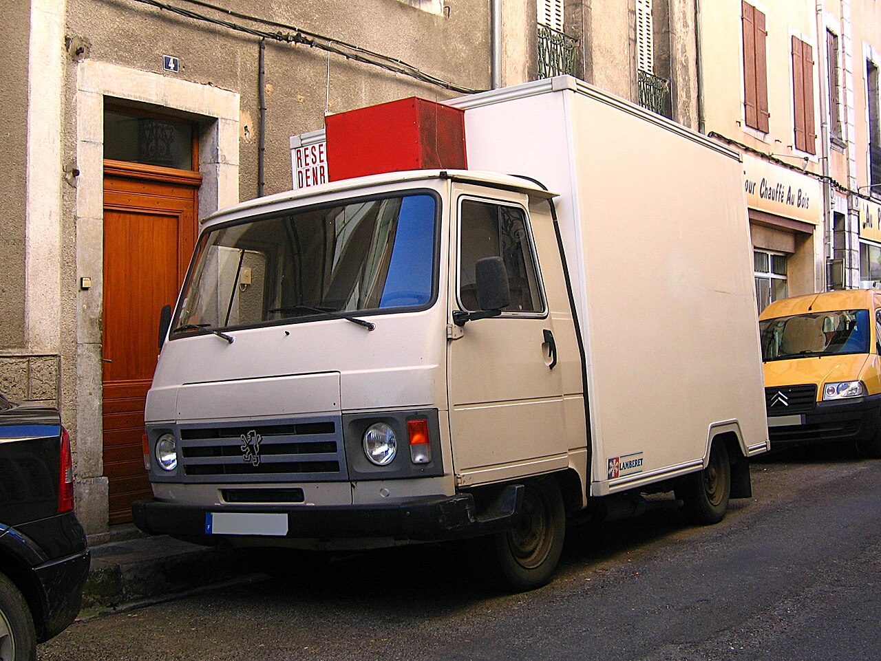 Peugeot J9