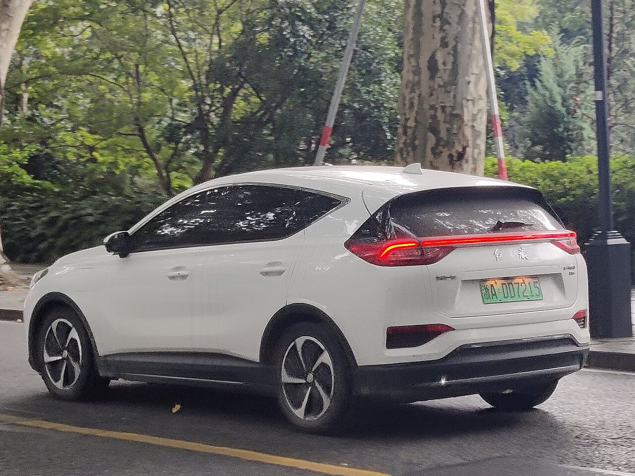 Hongqi E-HS3
