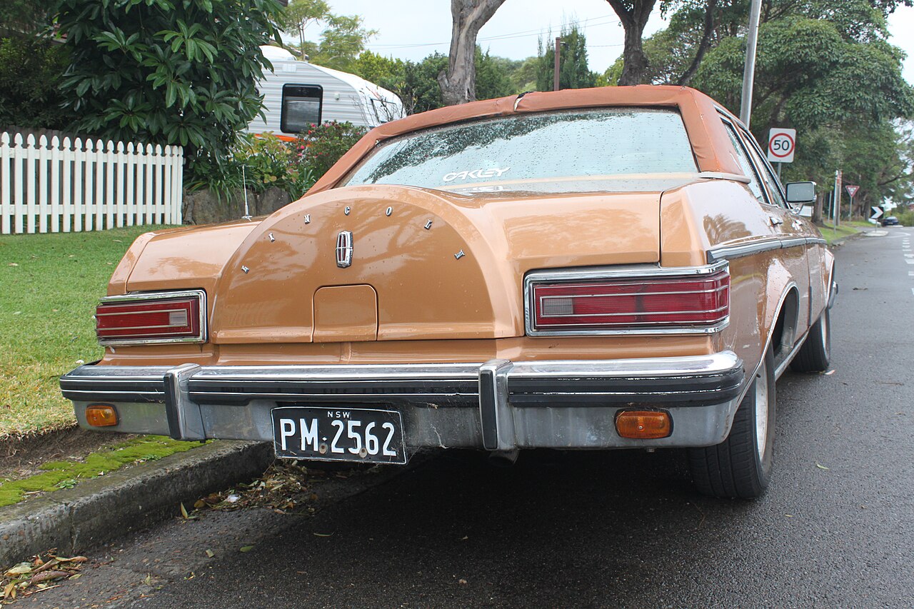 Lincoln Versailles
