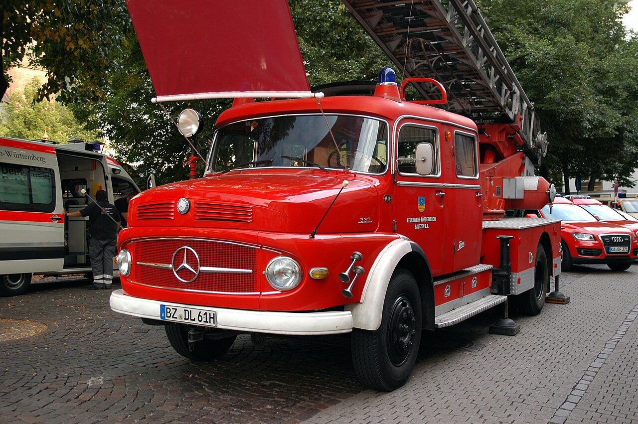 Mercedes-Benz L 337