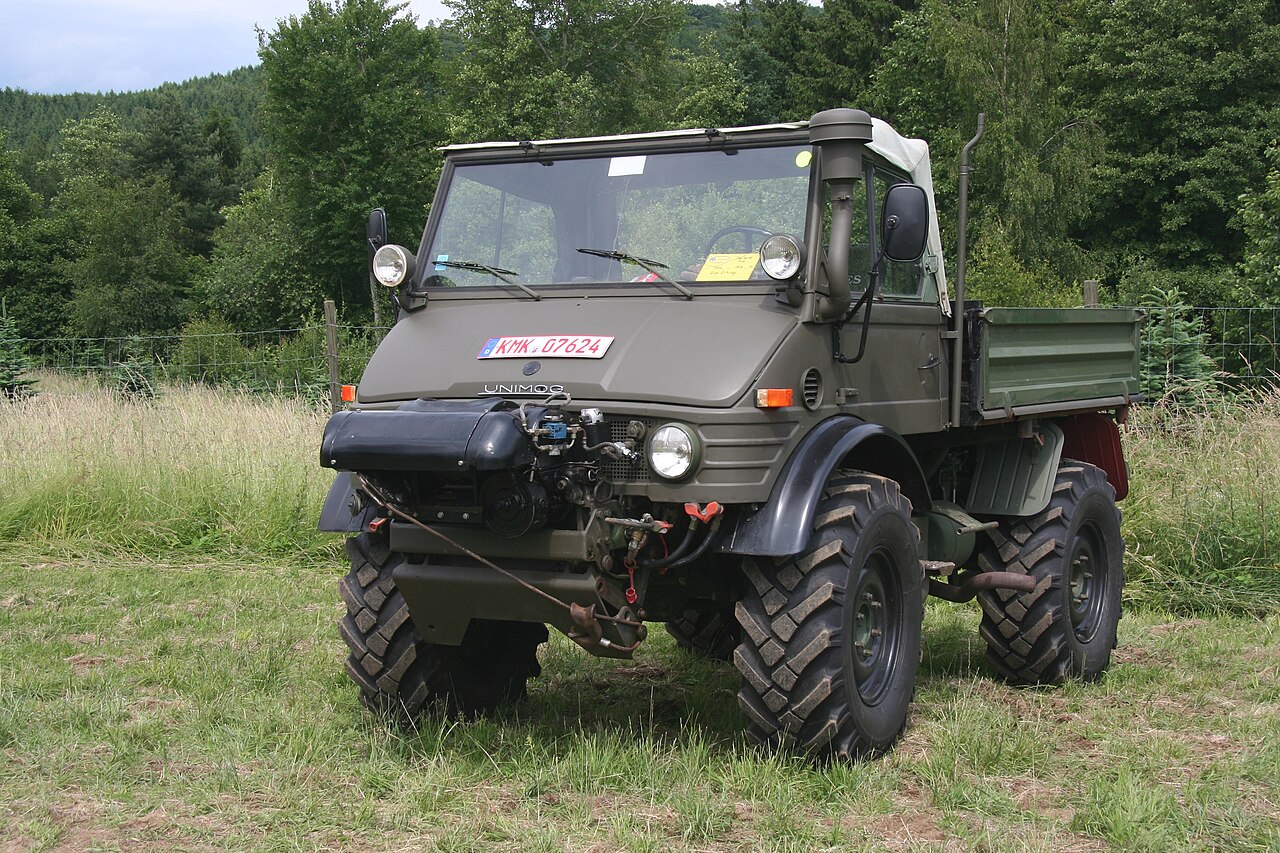 Mercedes-Benz Unimog 406