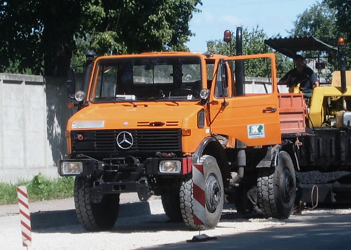 Mercedes-Benz Unimog 425