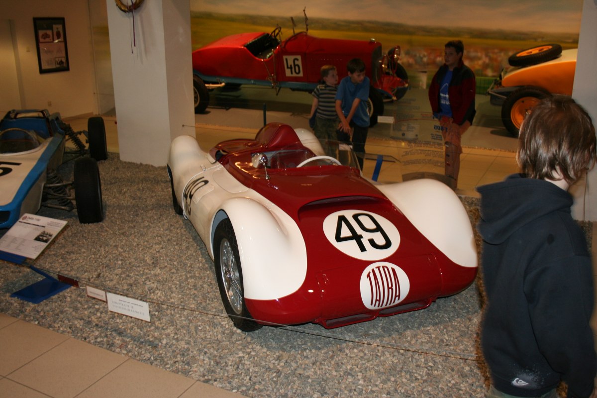 Tatra 605